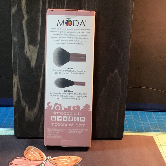 🌻 MODA POWDER AND SOFT GLOW MAKE UP BRUSHES. - Picture 3 of 8